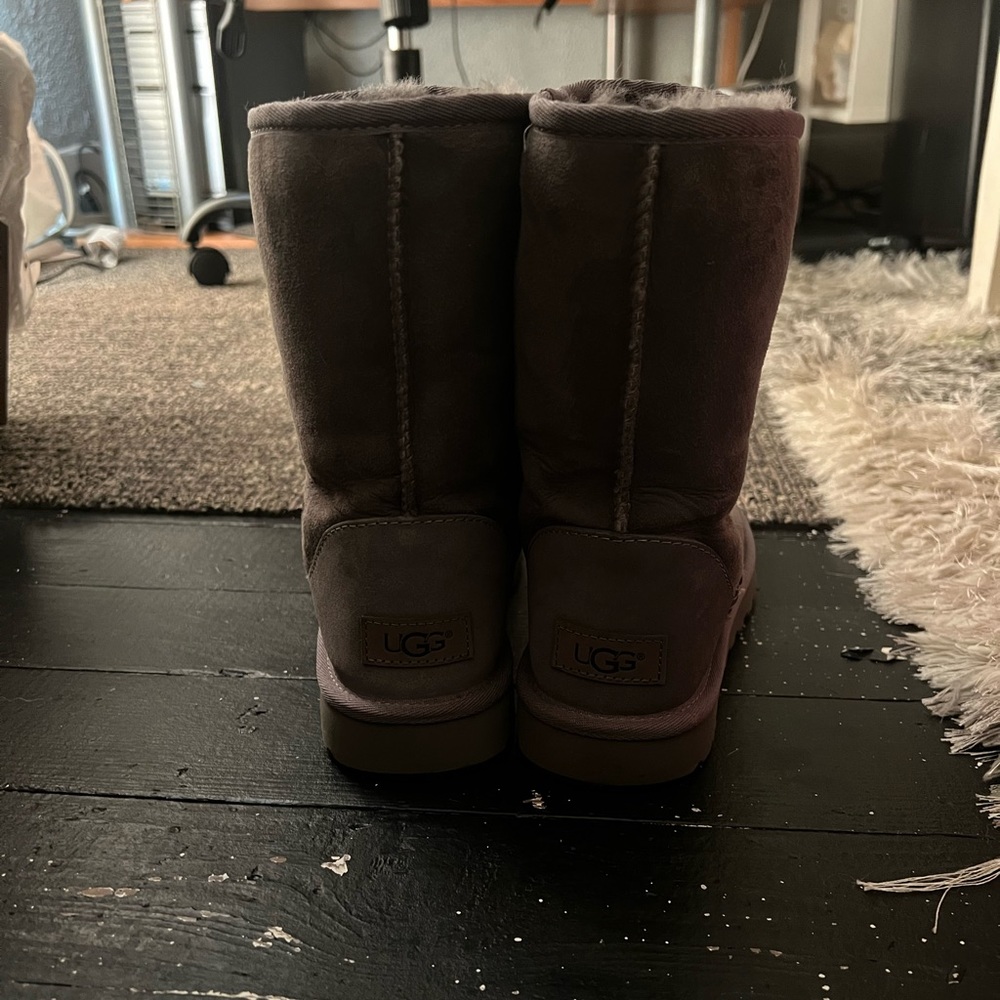 UGGS - Picture 8 of 8